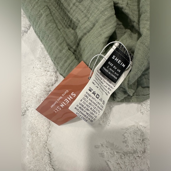 Cut Out Waist Mini dress- Large - Picture 4 of 5